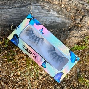 Mariposa lash collection